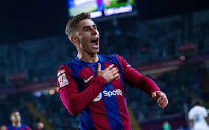 عرض مغر من مانشستر يونايتد لموهبة برشلونة قدمت إدارة نادي مانشستر يونايتد الإنجليزي، عرضا مغريا للتعاقد مع فيرمين لوبيز لاعب برشلونة الإسباني في الموسم المقبل. وأفادت صحيفة سبورت ا