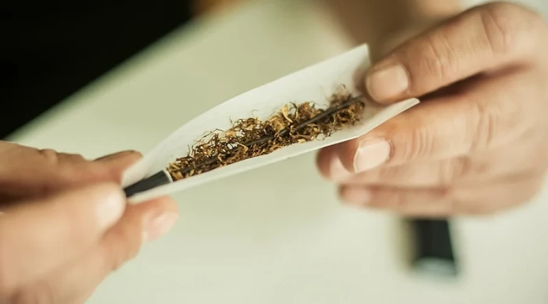 بتسأل تسمي جوزها تاجر الحشيش ايه؟ سميه مزاجنجي أو عبده موتة عبر أحد الجروبات على موقع التواصل الاجتماعي فيس بوك، سألت لين السؤال التالي: انا متجوزة