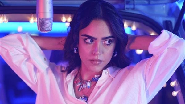 قلبي بلو .. اللبنانية نورزي تحكي قصة حبها في أحدث كليباتها الغنائية طرحت الفنانة اللبنانية نورزي أجدد أعمالها الغنائية قلبي بلو بشكل فيديو كليب تم