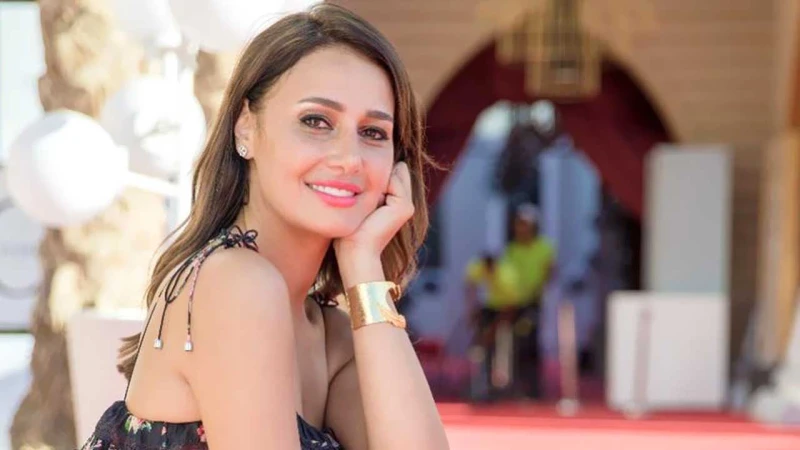 حلا شيحة تفجر مفاجأة جديدة بعد تحريمها للفن أثارت الفنانة المصرية حلا شيحة الجدل مجددا، بعد انتشار تصريحات منسوبة إليها على مواقع التواصل الاجتماعي