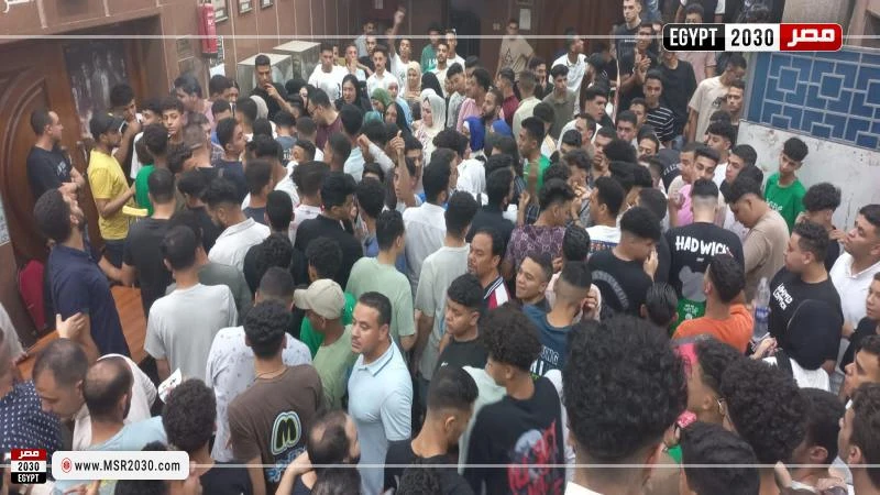 سينما الشعب تشهد إقبالا كثيفا بالمحافظات في أول أيام عيد الأضحى شهدت سينما الشعب بالقاهرة والمحافظات إقبالا كثيفا في أول أيام عيد الأضحى المبارك؛ حيث