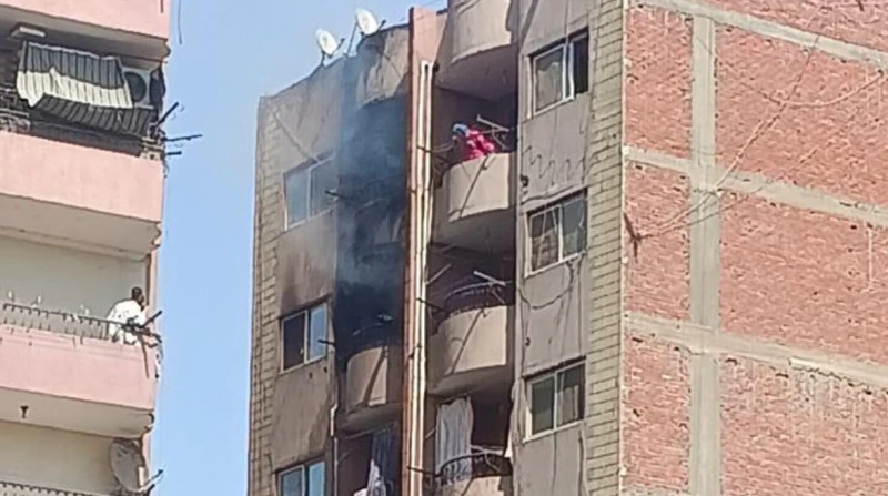 اندلاع حريق في شقتين بحدائق المعادي اندلع حريق في شقتين بعمارة سكنية في شارع أحمد زكي بمنطقة حدائق المعادي، ولم يسفر الحريق عن أي إصابات في الأرواح