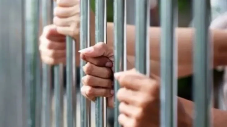 إحالة تشكيل عصابي لسرقة الذهب بعين شمس للجنايات أمر المحامي العام الأول لنيابة شرق القاهرة الكلية، بإحالة تشكيل عصابي تزعمه فرد أمن سابق وموظف بهيئة