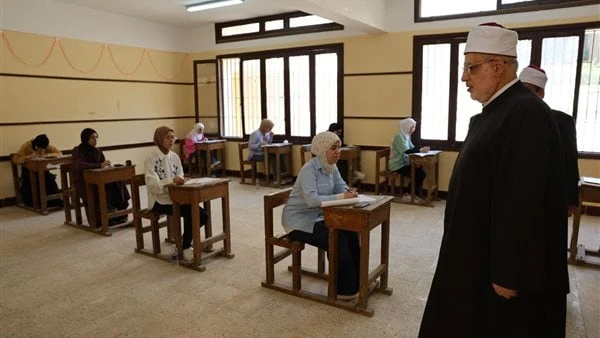 اليوم.. طلاب العلمي بالثانوية الأزهرية يؤدون امتحان الأحياء يؤدي اليوم السبت التاسع والعشرين من شهر يونيو، طلاب القسم العلمي في الشهادة الثانوية