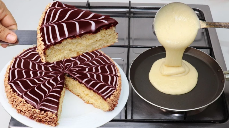 بكوبايتين دقيق أعملي كيكة المقلاة السريعة مرتفعة وهشة وخفيفة ومش هتاخد وقت من أسهل أنواع الحلويات هي كيكة المقلاة السريعة فهي تتميز بسهولة تحضيرها ومكوناتها المتوفرة في كل منزل، با