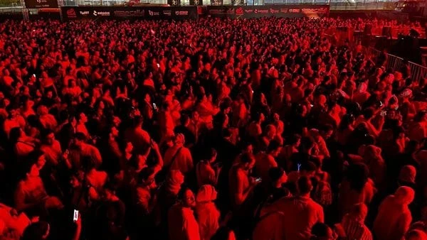 حضور ضخم.. جمهور حماقي ينتظر صعوده لحفل التجمع الخامس شهد حفل الفنان محمد حماقي، في استاد الدفاع الجوي، حضور جماهيري كبير قبل بدايته الليلة الجمعة،