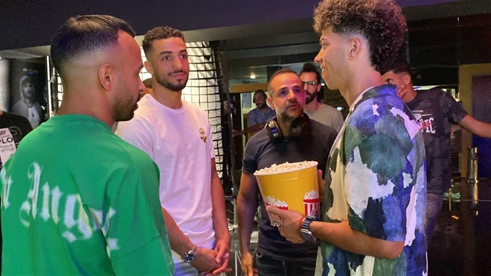 كواليس إعلان ولاد رزق 3.. القاضية مع نجوم الأهلي: مفاجأة في التصوير! كشف المخرج رؤوف السيد، مخرج فيلم الحريفة، النقاب عن تفاصيل تصوير الإعلان