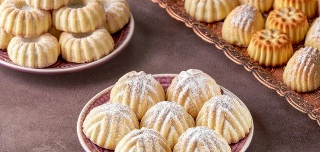 طريقة عمل المعمول بالتمر بمكونات من مطبخك ومذاق رائع تتعدد حلويات الأعياد والمناسبات في الوطن العربي ولكن يعد معمول العجوة من أشهر وألذ هذه الحلويات التي تقدمها الأسر العربية دائما