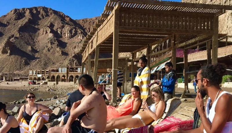 إعلام عبري: مصر تخرج من قائمة أفضل 10 وجهات سياحية للإسرائيليين أعلنت وسائل إعلام عبرية بأن مصر خرجت من قائمة ال 10 وجهات سياحية المميزة بالنسبة