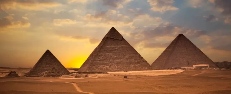 مصر رأس الأفعى في رأي الغرب لماذا مصر ؟! ..لماذا ركز الغرب على (مصر) ؟!الجواب :لأن الغرب من سنة 565ھ حتى سنة 923ه كان يسمي مصر (رأس الأفعى) .فهي التي