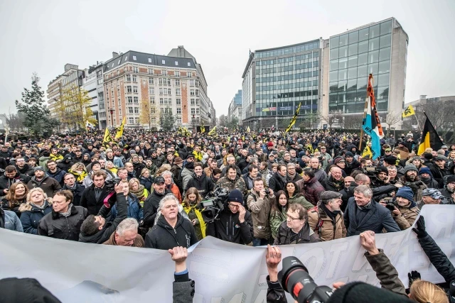 آلاف المتظاهرين في بروكسل ضد اليمين المتطرف روايات غرام خليجية شارك نحو 4500 شخص الأحد في بروكسل في مسيرة اجتماعية ومناهضةللفاشية ضد صعود اليمين المتطرف في أوروبا، وفق ما أعلنت الش