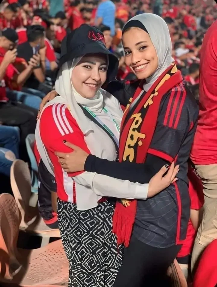 بالصور اللحظات الأخير وكيف تنبأت مشجعتي الأهلي نورهان ونرجس بوفاتهما قبل ساعات من الحادث مشجعتي الأهلي , لم تكن تعلم الفتاة التي لم تتجاوز ال 20 عام نورهان ناصر مشجعة المارد الأحمر