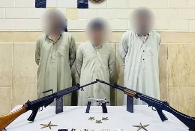 ضبط 3 عناصر إجرامية بحوزتهم بندقيتين وطبنجة وطلقات تمكن قطاع الأمن العام بمشاركة مديرية أمن الشرقية من ضبط ( 3 عناصر إجرامية لهم معلومات جنائية