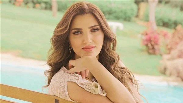 اللبنانية منال نعمة تغني باللهجة المصرية في أغنية أم الدنيا انتهت المطربة اللبنانية منال نعمة من تسجيل أجدد أعمالها الغنائية أم الدنيا، المقرر ظهورها