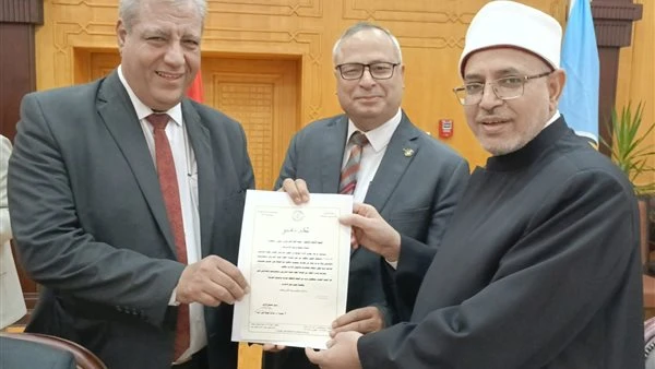 مجلس جامعة الأزهر يصدق على إطلاق مبادرة احفظ مقررك ويكرم الكليات المتميزة صدق مجلس جامعة الأزهر خلال اجتماعه، اليوم السبت، برئاسة الدكتور سلامة جمعة