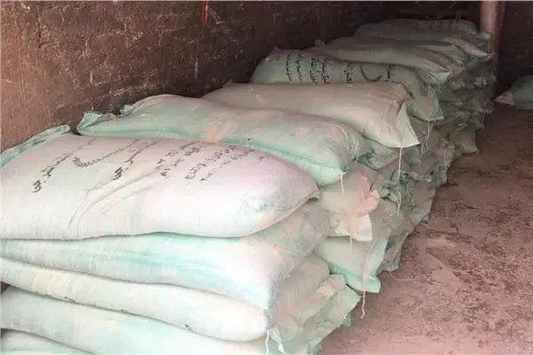 الداخلية تضبط 10 أطنان دقيق مدعم قبل بيعها في السوق السوداء واصلت وزارة الداخلية حملاتها المكثفة، لضبط الأسواق والتصدي الحاسم لمحاولات التلاعب بأسعار