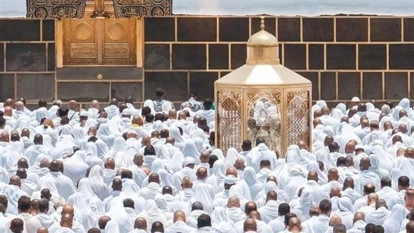 مناسك الحج طواف الإفاضة .. معناه وحكمه وهل يجوز التحلل بدونه؟ يكثر البحث عن طواف الإفاضة والذي يؤديه حجاج بيت الله الحرام امتثالا للأوامر الإلهية، لكن ما أنواع الطواف بالبيت؟ وما ح