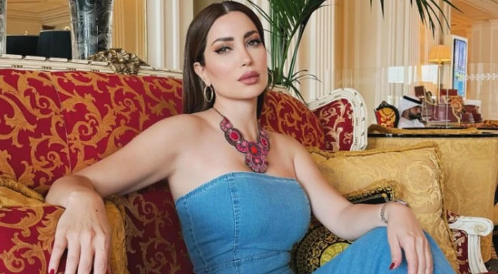 سعر خيالي لإطلالة نسرين طافش خلال عطلتها الصيفية في جزيرة ميكونوس اليونانية تألقت الفنانة السورية نسرين طافش بإطلالتها على الجمهور من عطلتها الصيفية