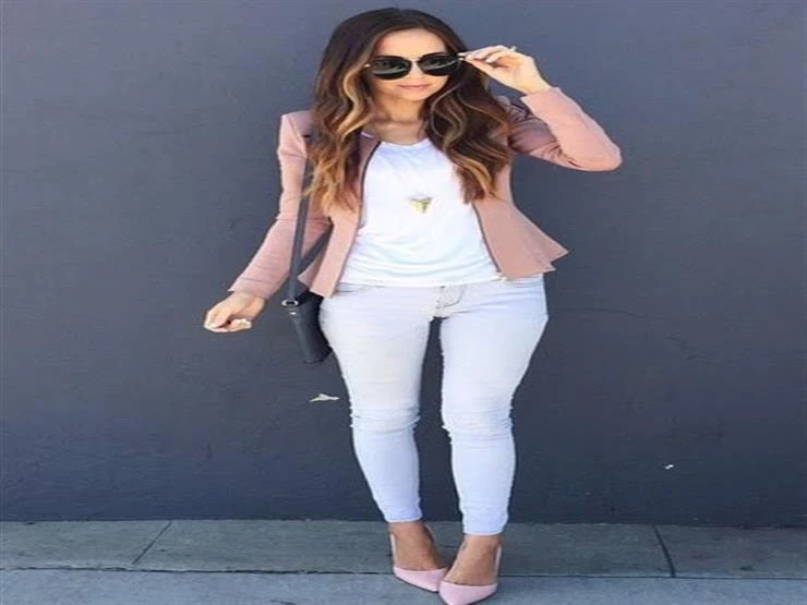 البنطلون الأبيض موضة هذا الصيف.. هكذا تنسقينه أشارت مجلة جولي المختصة بالموضة والجمال إلى أن، البنطلون الأبيض قطعة أساسية لا غنى عنها في خزانة أي