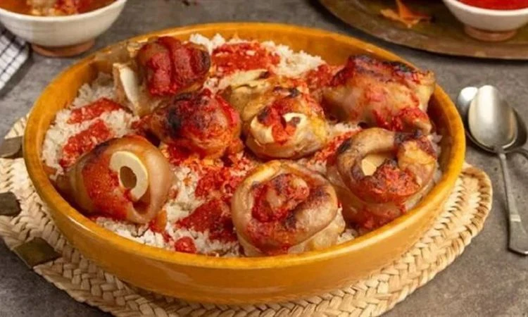 طريقة عمل الكوارع في عيد الأضحى ساعات قليلة تفصلنا عن عيد الأضحى المبارك، وفي هذا الوقت يزداد البحث عن طريقة عمل الكوارع، حيث إنها من الأكلات المفضلة لدى عدد كبير من الأشخاص في عيد