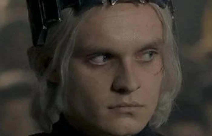 هل ينتقم إيجون الثانى لمقتل ابنه في الحلقة الثانية من 2؟ انتظر الكثير من متابعى سلسلة عرض الحلقة الأولى من الموسم الثانى التي طرحت منذ ساعات، تحت اسم ، الذى اثار الجدل حول قتل أحدى