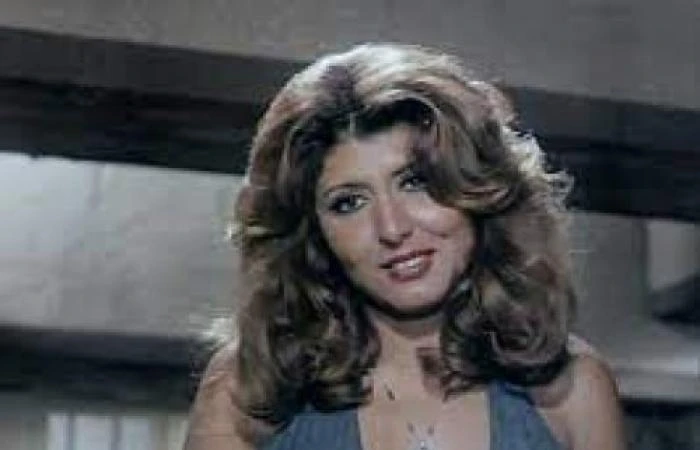 سهير رمزي هذا الفنان الوسيم اشعل نشوتي في مشهد ساخن وجردني من ملابسي كلها .. وأتمنى يكون زوجي ال13. الرياض - روايدا بن عباس - تعد الفنانة سهير رمزي،