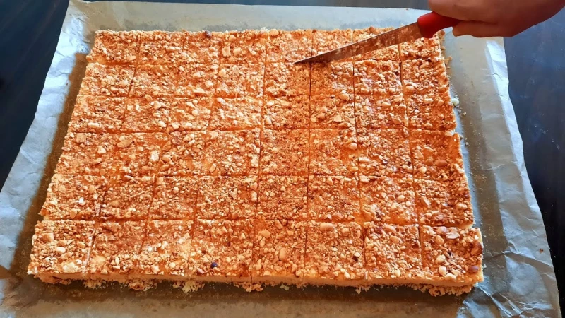 بدون زبدة ولا حليب حلوى سهلة وسريعة اقتصادية رائعة الطعم جربيها بتذوب في الفم مكوناتها بسيطة إذا كنت تبحثين عن حلوى لذيذة وسهلة التحضير بوقت قصير