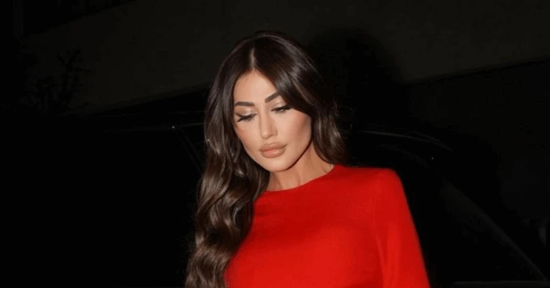 بعد انتشار فيديو فاضح لها.. فنانة سورية شهيرة تطل للمرة الأولى في حفل زفاف وهكذا بدت (فيديو) حضرت الفنانة السورية هبة نور مؤخرا حفل زفاف الفنانة