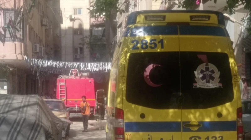 ماس كهربائي.. إخماد حريق عمارة حدائق المعادي نجحت قوات الحماية المدنية بالقاهرة، في السيطرة على حريق نشب في آخر طابقين بعمارة سكنية بمنطقة حدائق