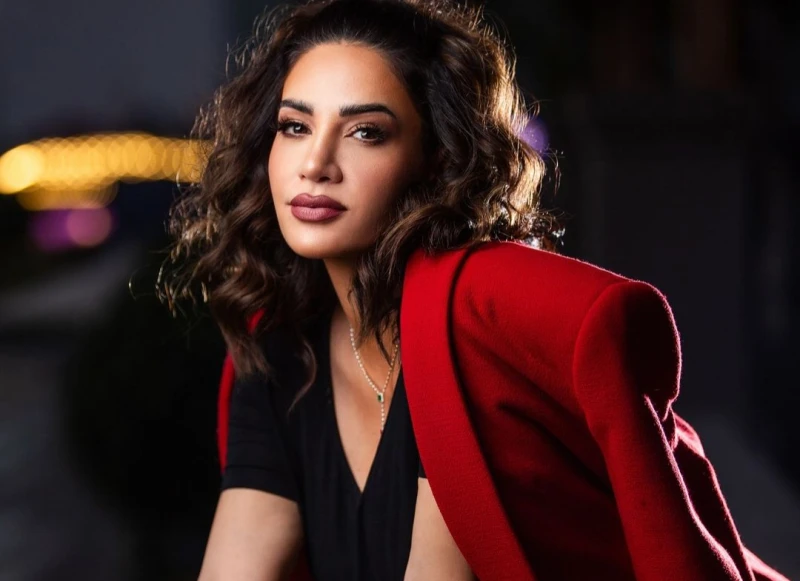 بالفيديو- ديانا حداد في مفاجأة جديدة للجمهور، ماذا تحضر؟ تواجدت الفنانة اللبنانية ديانا حداد بالإستديو في الساعات الماضية، لوضع اللمسات النهائية على أغنيتها الجديدة، التي ستبصر الن