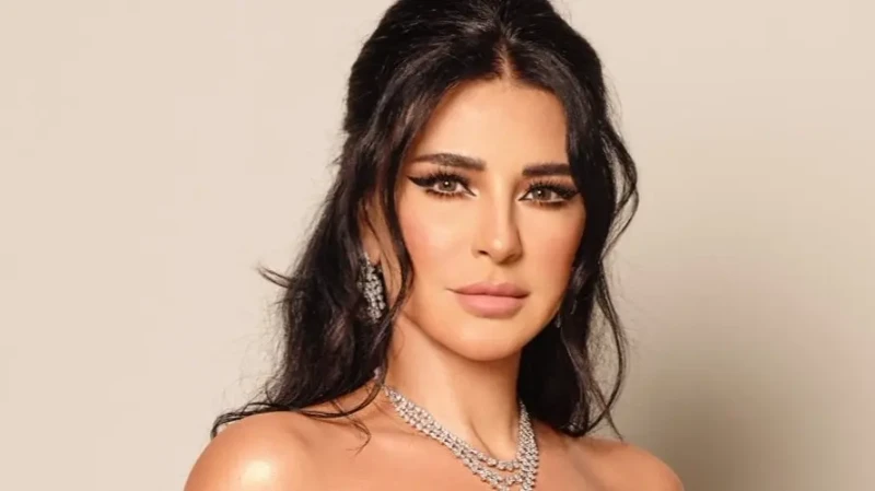 ماغي بو غصن تكشف سر جمالها ورشاقتها كشفت الفنانة ماغي بو غصن عن سر رشاقتها وجمالها الدائم، وذلك خلال استضافتها في برنامج هي وبس مع الإعلامية رضوى