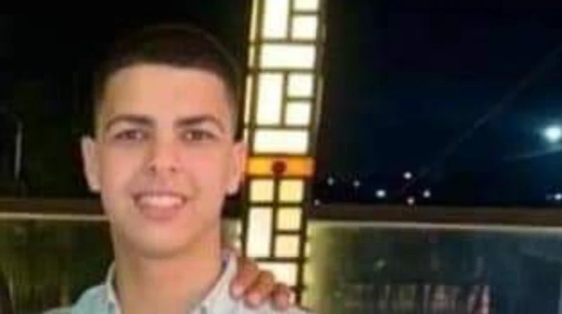 كان رايح يشتري اسكوتر.. مصرع طالب في حادث سير بالمحلة لقي طالب في العقد الثاني من العمر مصرعه، بعد أن صدمته سيارة مسرعة، حال عبورة طريق المحلة -