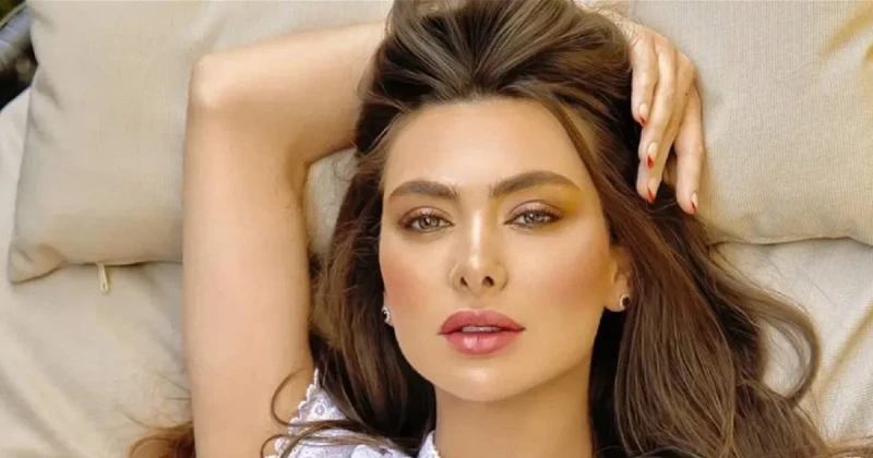 بعد غياب: ستيفاني صليبا تحتفل بعيدها وفخامة قالب الحلوى حديث الجمهور: عم تحتفل بمصرياتنا (فيديو) بعد غياب طويل عن الأضواء، احتفلت الفنانة اللبنانية ستيفاني صليبا بعيد ميلادها وسط أ