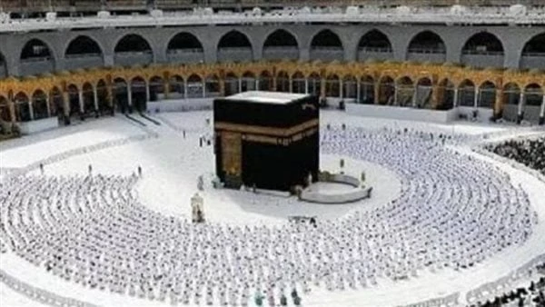 بث مباشر.. شعائر صلاة الجمعة من المسجدين الحرام والنبوي يؤدي المسلمون في المملكة العربية السعودية شعائر صلاة الجمعة اليوم من رحاب المسجدين الحرام