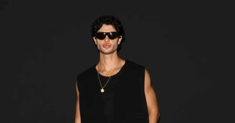 بملابس غير تقليدية.. ابن راغب علامة يشارك في عرض أزياء عالمي في ايطاليا (فيديو) شارك لؤي علامة ابن الفنان راغب علامة مؤخرا في عرض أزياء في مدينة ميلانو الإيطالية. وكان لؤي من بين ع