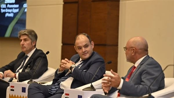 مصر تستعرض مقوماتها وفرص صناعة السيارات بمؤتمر الاستثمار الأوروبي شارك المهندس أحمد سمير وزير التجارة والصناعة بفاعليات جلسة مصر محور صناعيفي اطار