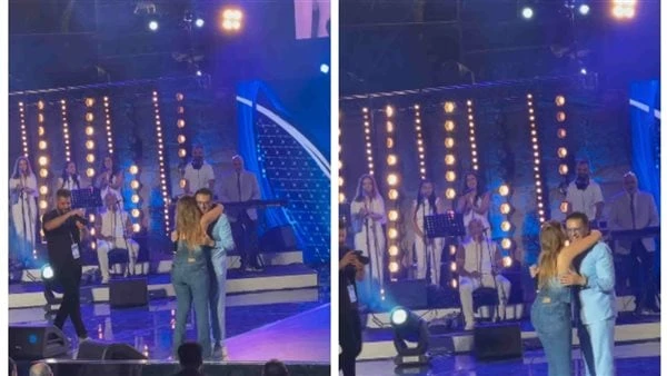 لحظة اقتحام معجبة المسرح أثناء غناء راغب علامة بتونس شاهد اقتحمت إحدى المعجبات المسرح أثناء غناء المطرب راغب علامة لإحدى أغانيه فى حفله الأخير بتونس.وقامت المعجبة باحتضان راغب علام