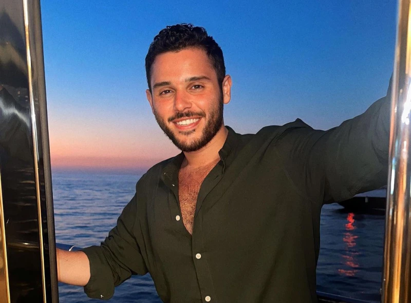 خاص الوليد الحلاني يعلن عن سلسلة حفلات في اميركا على وقع نجاح جديد بزودي يستعد الفنان اللبناني الوليد الحلاني، للقاء جمهوره المغترب في أميركا، من