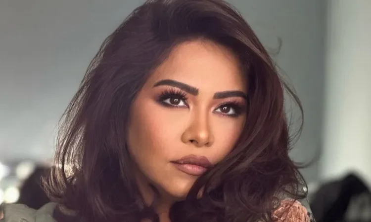 تراجع حالتها النفسية والصحية.. شيرين تتصدر ترند جوجل بعد أنباء دخولها المستشفى تصدر اسم الفنانة شيرين عبد الوهاب مؤخرا، ترند جوجل ومواقع التواصل