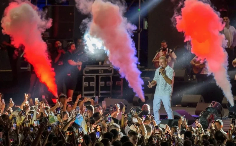 ٥٠ محامي يخططون لسجن عمرو دياب : وبيروت تغني وترقص علي أغنياته ٥٠ محامي يخططون لسجن عمرو دياب : وبيروت تغني وترقص علي أغنياته ----- -