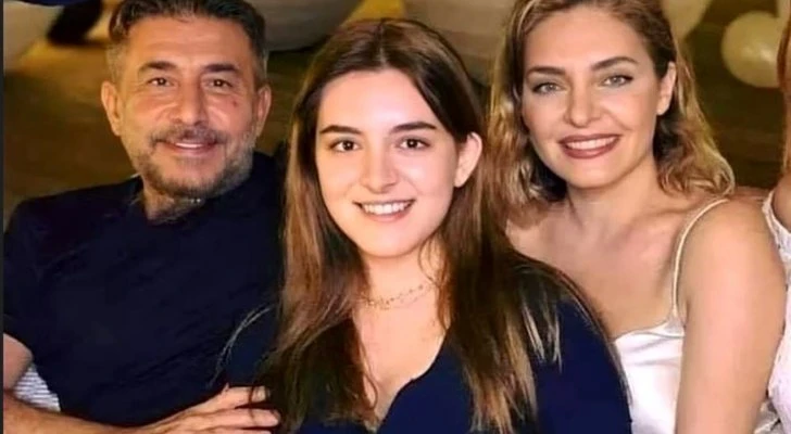 عابد فهد يزور القديس شربل ويكشف عن مرض إبنته النادر والخطير .... فيديو مؤثر للغاية كشف الممثل السوري عابد فهد عن إصابة ابنته ليونا قبل عامين تقريبا بمرض نادر وخطير واسمه وتحدث كيف 