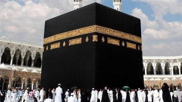 وسط دعوات وصلوات.. ماذا قالت القنصلية المصرية بشأن فقدان الاتصال بالحجاج المصريين؟ في أجواء إيمانية مفعمة بالروحانيات، يمضى حجاج بيت الله الحرام أول أيام عيد الأضحى المبارك، وسط دع