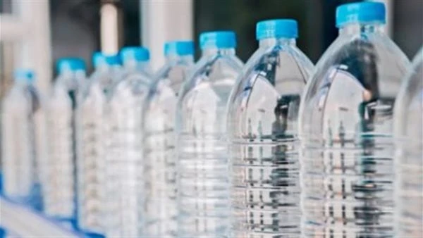 تحذير عاجل الشرب من الزجاجات البلاستيكية يصيبك بمرض خطير توصلت دراسة جديدة إلى أدلة مباشرة تربط بين أحد المكونات الكيميائية الرئيسية ل الزجاجات