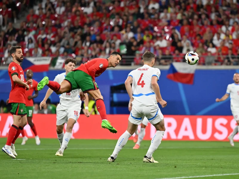 هدف قاتل من كونسيساو يهدي البرتغال فوزا صعبا أمام التشيك.. وتركيا تتصدر المجموعة السادسة بفوزها على جورجيا في الجولة الأولى يورو 2024 استمتعت جماهير