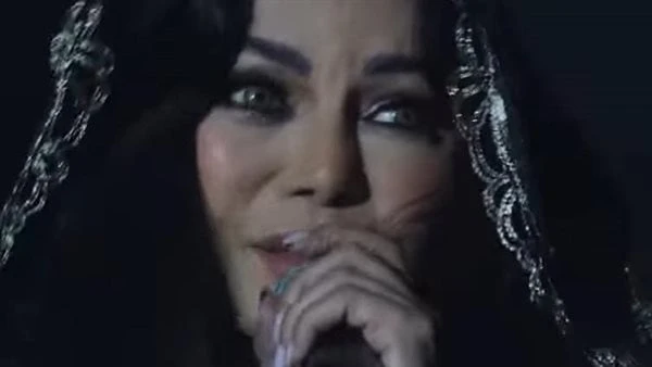 هيفاء وهبي تدخل في نوبة بكاء على مسرح موازين.. فيديو دخلت الفنانة هيفاء وهبي فى نوبة بكاء على مسرح مهرجان موازين الدولي، الذى تقام فاعلياته حاليا ،