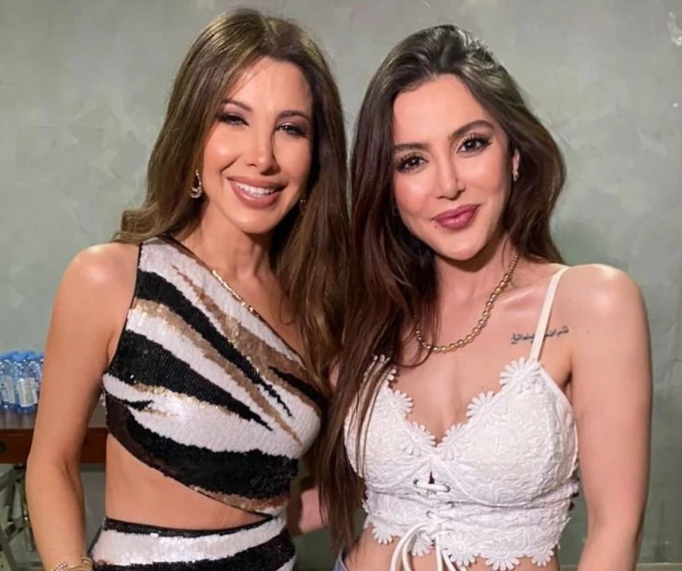 ترقص بحماسة على أغنية حبك سفاح.. ونانسي عجرم تتفاعل معها (فيديو) حضرت الفنانة السورية مرام علي حفل الفنانة نانسي عجرم الذي أقيم مساء امس، في إسطنبول. وتفاعلت مرام علي مع أغنيات نان