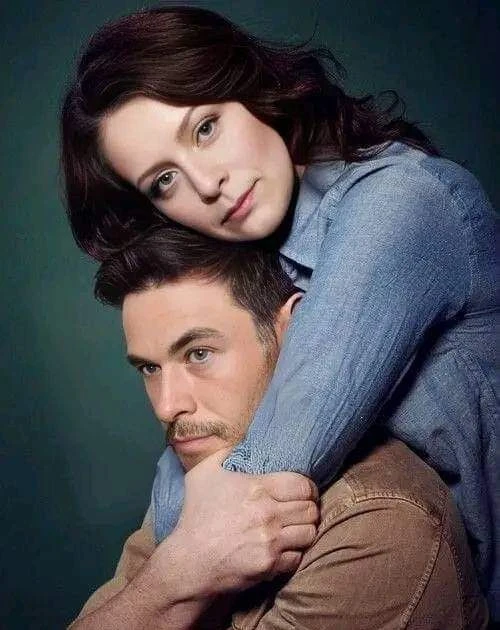 رواية عشق مذبذب الفصل الثالث3بقلم دنيا ثروت رواية عشق مذبذب بقلم دنيا ثروترواية عشق مذبذب الفصل الثالث3 لا لا ده ابن اختها جوري ممكن تضحي بحياتها عشانه ههههخلصو اكل بين الكلام بين 