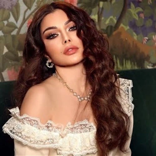 جماهير هيفاء وهبي بالمغرب يستقبلونها بالطبل والرقص والورد (صور) تتألق الفنانة اللبنانية هيفاء وهبي، اليوم الإثنين وتحيي حفلا جديدا ضمن حفلات مهرجان موازين في دولة المغرب.وقام معجبو