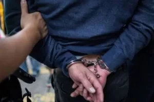 مخدرات ب 1.2 مليون جنيه.. ضبط عنصر إجرامي بحوزته 132 طربة حشيش أكدت معلومات وتحريات الإدارة العامة لمكافحة المخدرات بقطاع مكافحة المخدرات والأسلحة والذخائر غير المرخصة بالتنسيق مع 