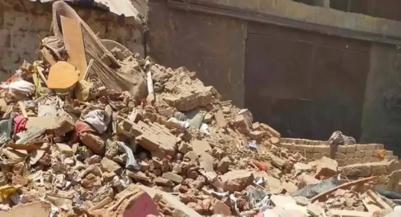 انهيار عقار مكون من 3 طوابق بمنطقة وسط البلد انهار منذ قليل، عقار مكون من 3 طوابق أمام محطة محمد نجيب بمنطقة وسط البلد بمحافظة القاهرة، دون وقوع أي